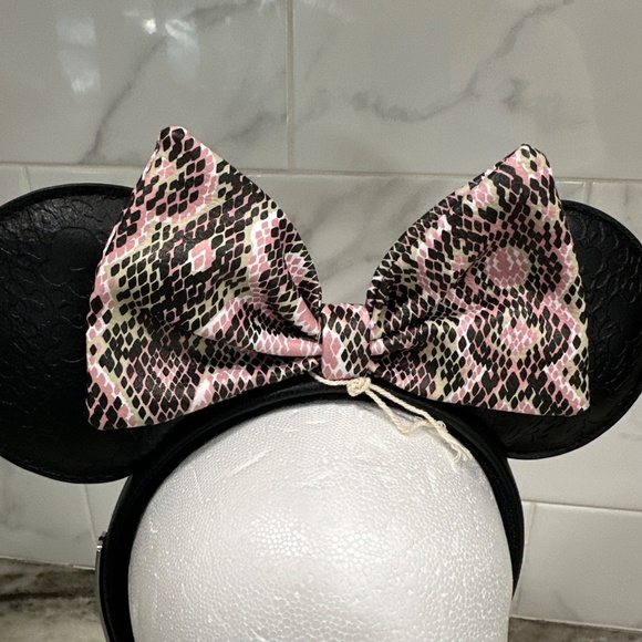 Disney Animal Kingdom Loungefly Minnie Minnie Headband Ears Pink Snakeskin NEW - Picture 2 of 13